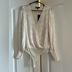 *NEW WITH TAGS* Lulus white long sleeve bodysuit size medium.